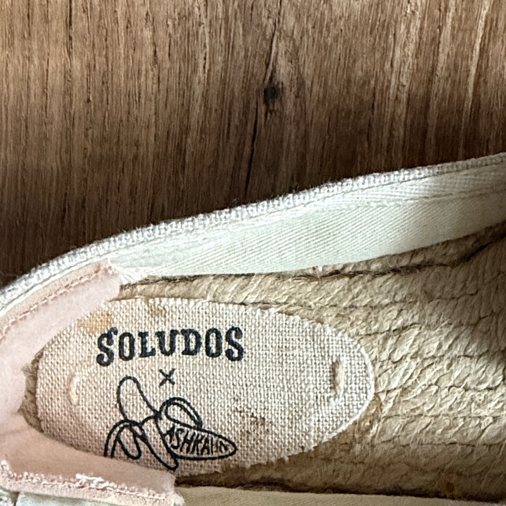 Like new Soludos Light Beige Slippers with Rainbow - Worn once! Women’s size 6.5 - Picture 6 of 10